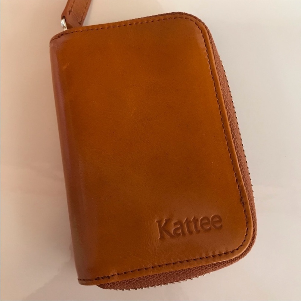 💰Kattee NWOT Leather Zipper 11 Slot Card / ID Holder in Smooth Caramel